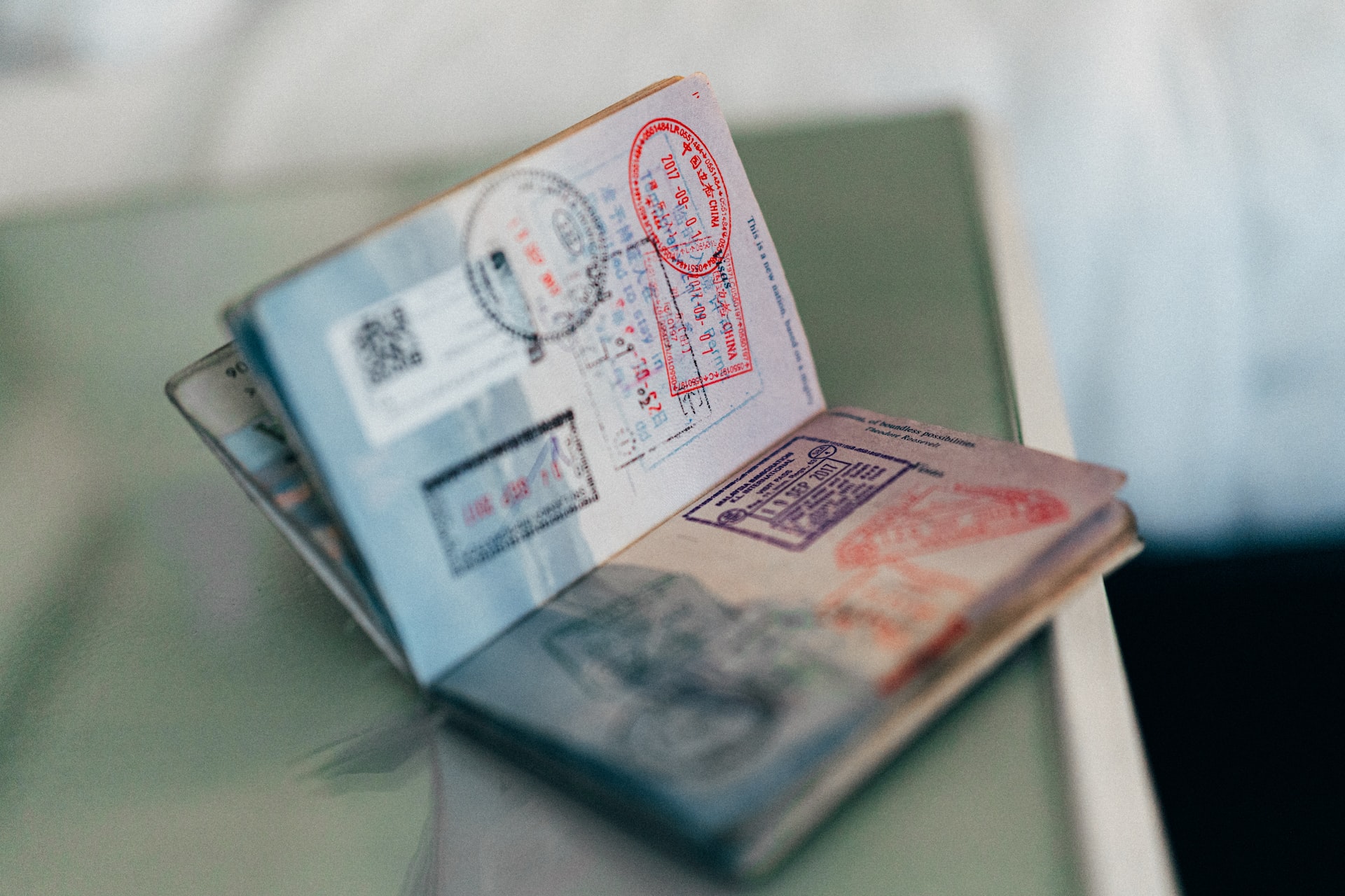 The Secret to Getting Through Customs Quickly: Traveler&#8217;s Tips