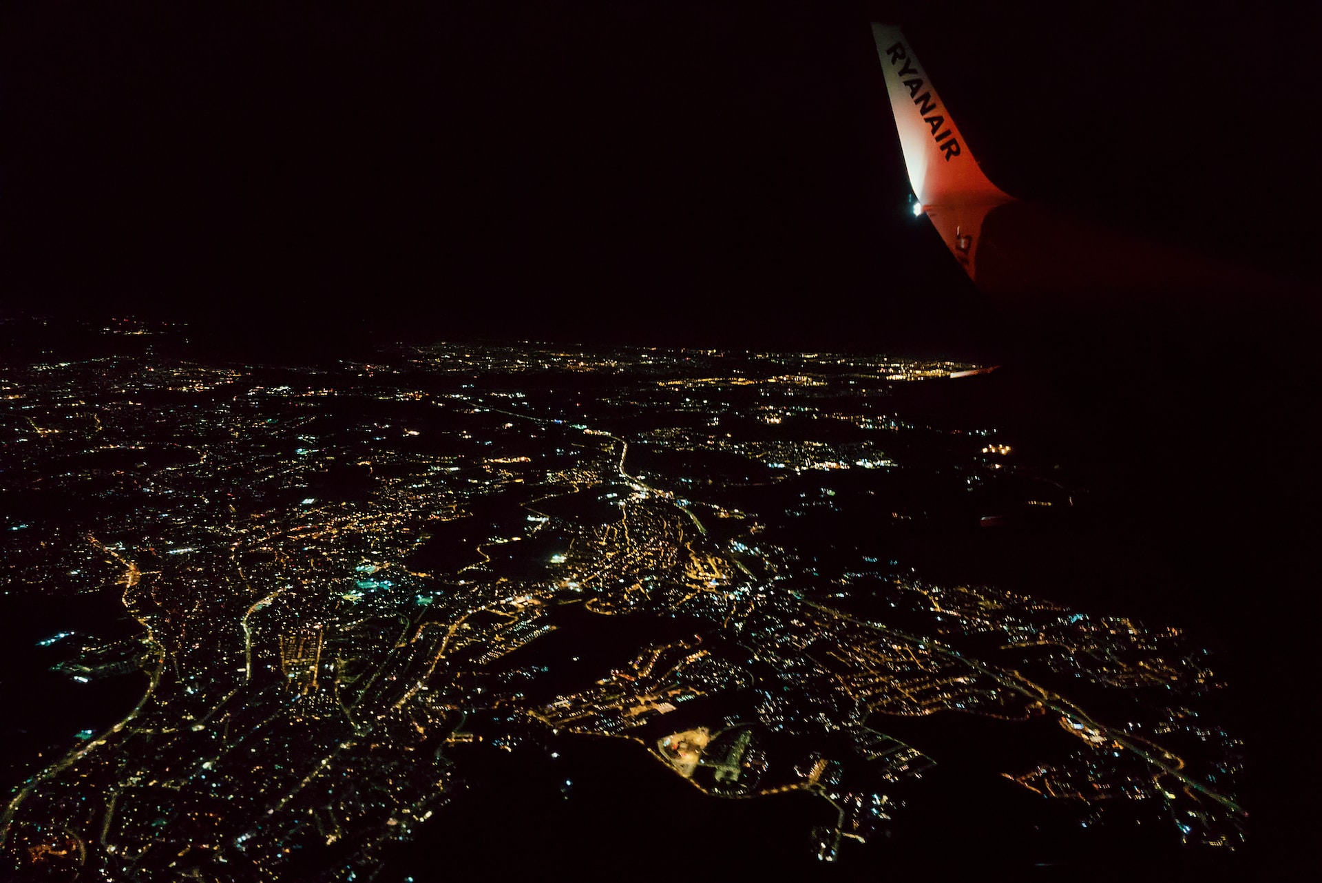 Между рейсами. Ночной Берлин из самолета. Эриал Найт. City Night from Fly. Evening Flight.