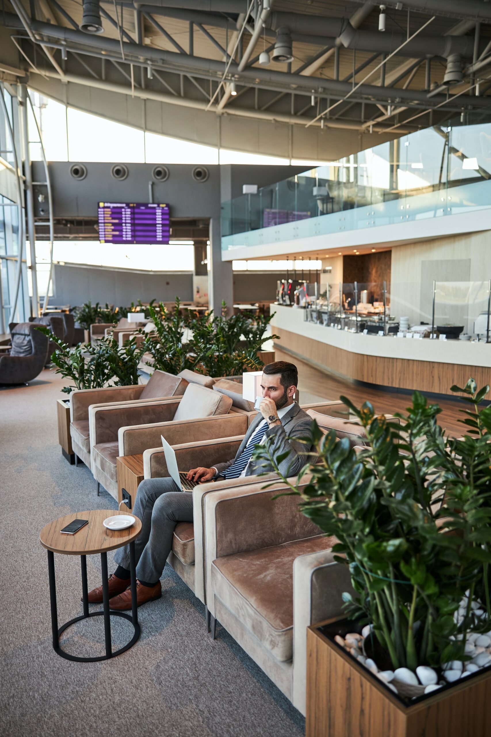 Wi-Fi Wanderlust: Top 5 Airports for Digital Nomads to Stay Connected and Productive!