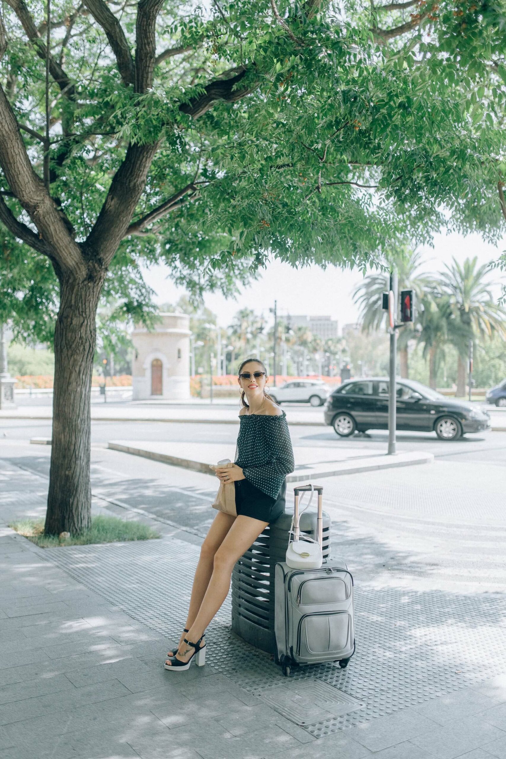 How to Pack a Month&#8217;s Worth of Outfits in One Carry-On: Travel Light and Look Fabulous!