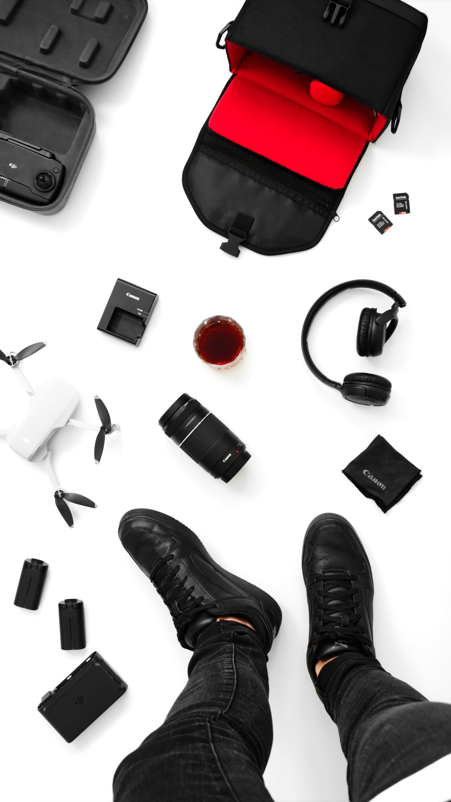 The Savvy Explorer&#8217;s Arsenal: Top 10 Gadgets for the Modern-Day Globetrotter!