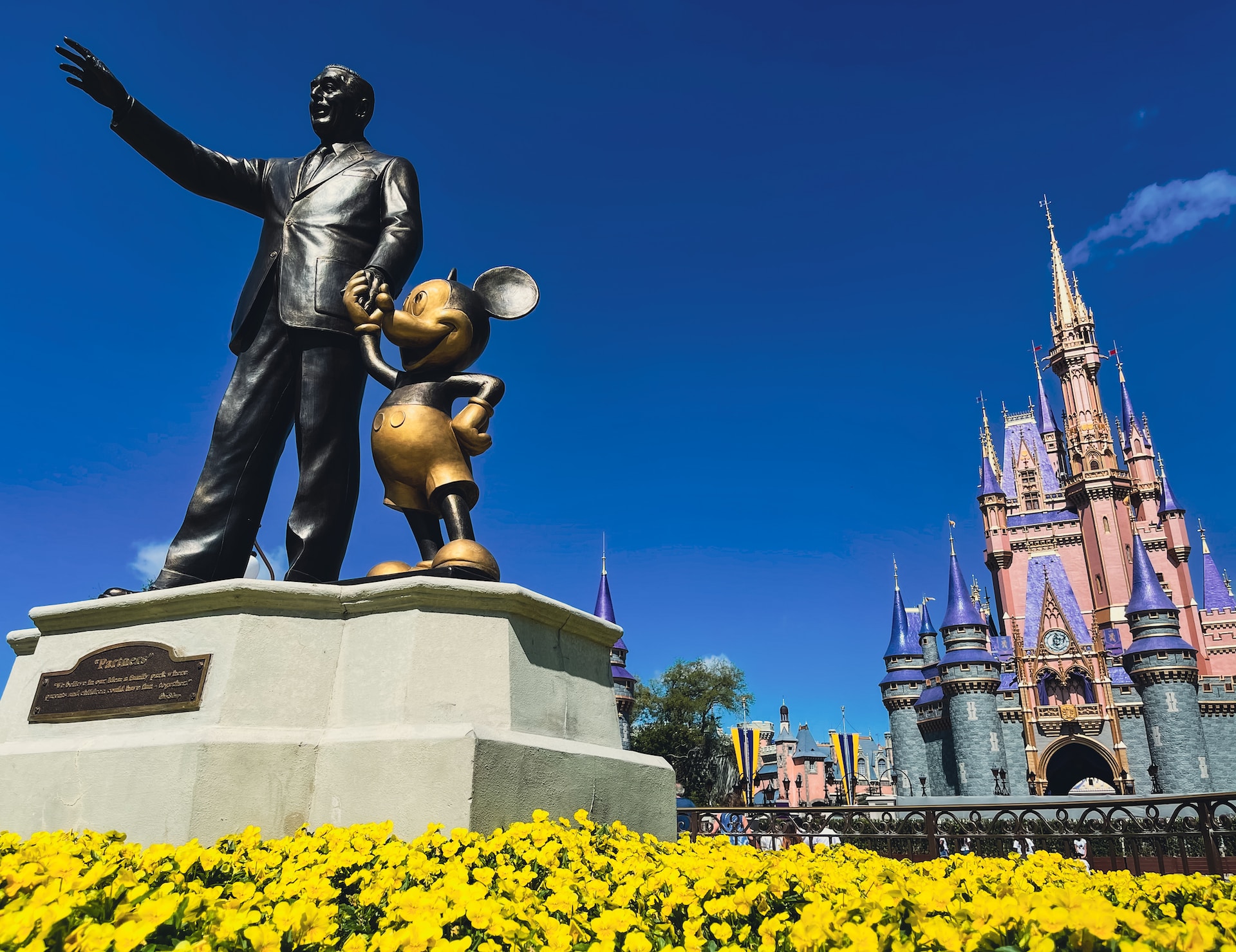 Cheap Flights to Orlando: Ultimate Guide to Booking &#038; Travel Tips
