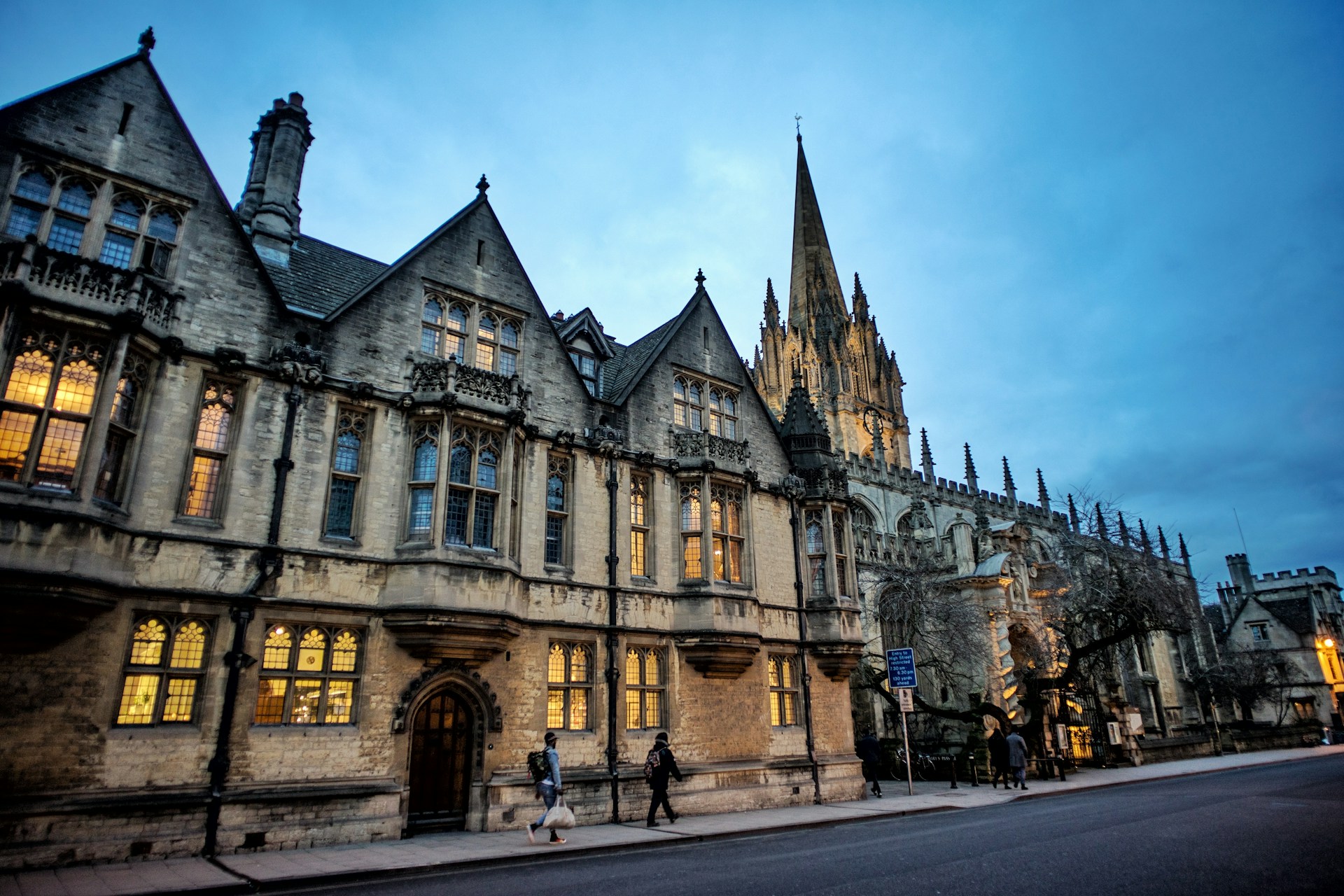 Cheap Flights to Oxford: Ultimate Guide to Booking &#038; Travel Tips